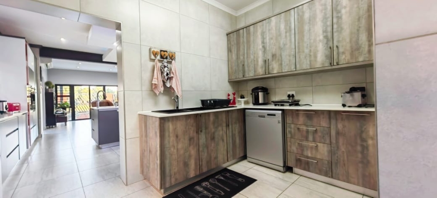 4 Bedroom Property for Sale in Tuscany Ridge North West